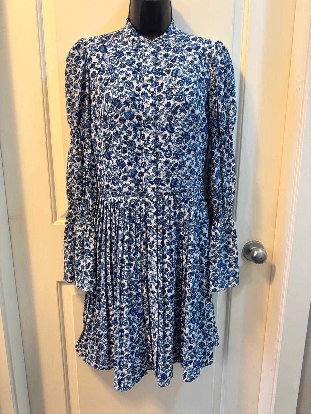 MICHAEL Michael Kors Blue White Floral Pleated Dress Smocked Bell Sleeve XS - Picture 7 of 12